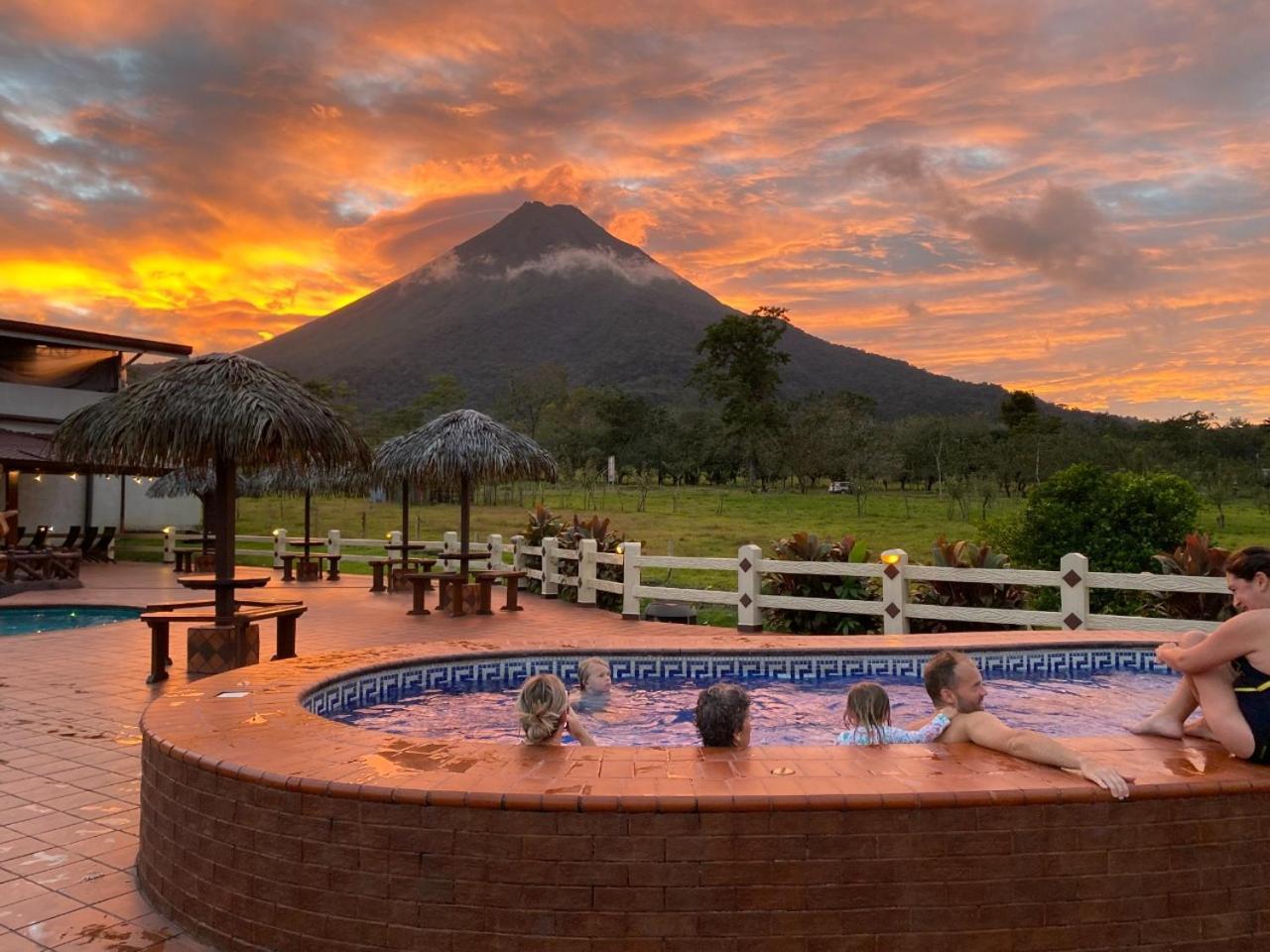 Hotel La Pradera Del Arenal La Fortuna Exteriör bild